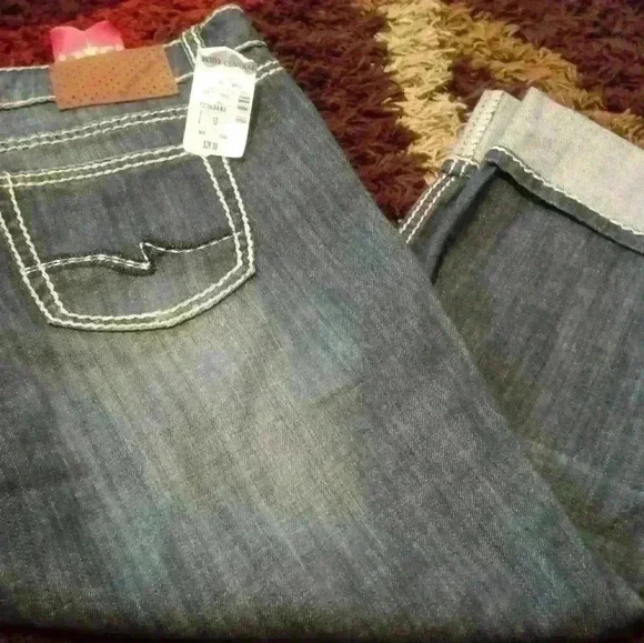 Almost Famous crop jeans - Picture 1 of 4